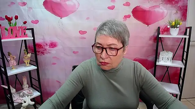 Snapshot of OlgaLuck chatting on 05.18.26 OlgaLuck online show from 05.18.26