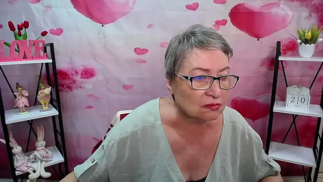 Snapshot of OlgaLuck chatting on 05.20.26 OlgaLuck online show from 05.20.26