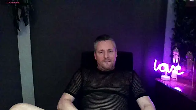 Snapshot of Hunter_Fl chatting on 11.25.25 Hunter Fl online show from 11.25.25