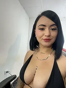 Snapshot of emily_acorn chatting on 12.18.25 emily acorn online show from 12.18.25