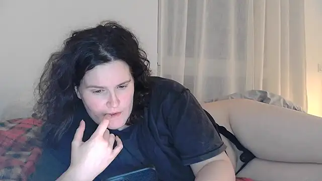 Snapshot of ada_in_europe chatting on 12.18.25 ada in europe online show from 12.18.25