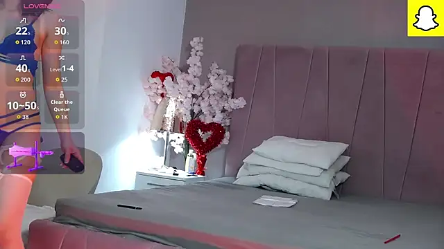 Snapshot of DeniseSun chatting on 02.25.26 DeniseSun online show from 02.25.26