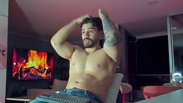 Snapshot of Valenthino_Salvatore chatting on 02.11.26 Valenthino Salvatore online show from 02.11.26