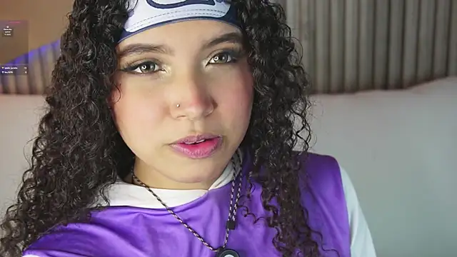 Snapshot of EloiseSweetxx chatting on 12.21.25 EloiseSweetxx online show from 12.21.25