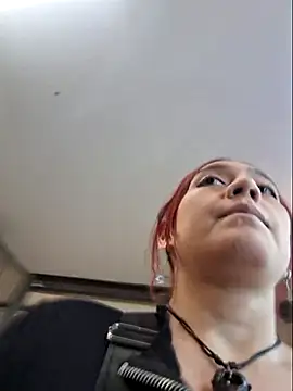 Eveeelyn25 online show from 11.25.25