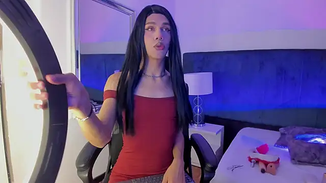 Snapshot of CleoColliva_ chatting on 11.28.25 CleoColliva online show from 11.28.25