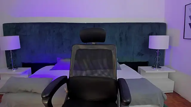 Snapshot of CleoColliva_ chatting on 12.23.25 CleoColliva online show from 12.23.25