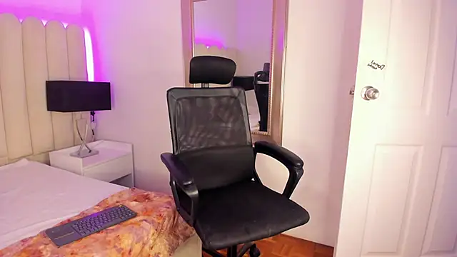 Snapshot of CleoColliva_ chatting on 01.06.26 CleoColliva online show from 01.06.26