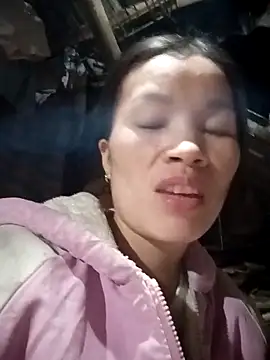 Snapshot of nangmo chatting on 11.25.25 nangmo online show from 11.25.25