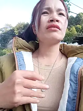 Snapshot of nangmo chatting on 12.15.25 nangmo online show from 12.15.25