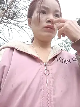 Snapshot of nangmo chatting on 12.17.25 nangmo online show from 12.17.25