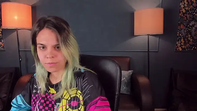 LiraBelle online show from 11.22.25