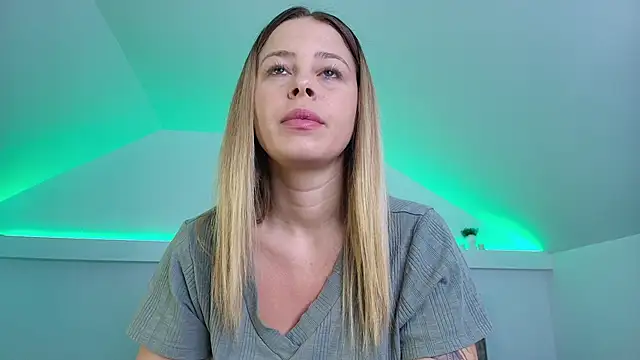 KateAllyaa online show from 12.14.25