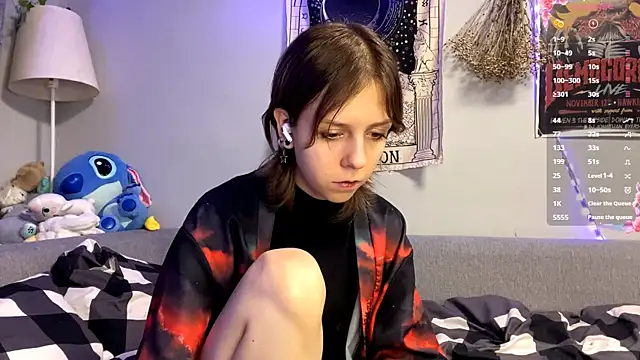 Snapshot of FairyLuna chatting on 12.04.25 FairyLuna online show from 12.04.25