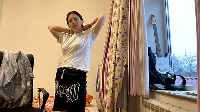 Snapshot of FiorettaFen chatting on 11.23.25 FiorettaFen online show from 11.23.25