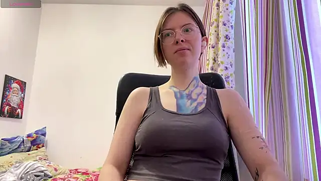 Snapshot of FiorettaFen chatting on 11.25.25 FiorettaFen online show from 11.25.25