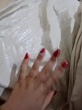 Snapshot of yasmine_x chatting on 11.22.25 yasmine x online show from 11.22.25