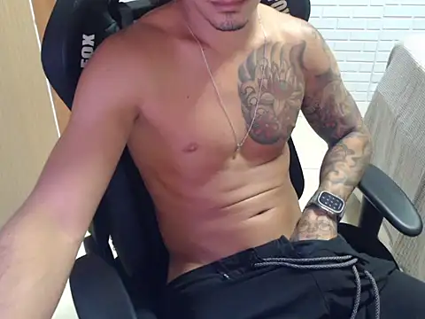 Snapshot of enzofelipe chatting on 07.28.26 enzofelipe online show from 07.28.26