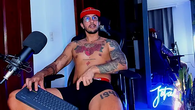 Snapshot of JotaCeliz chatting on 11.26.25 JotaCeliz online show from 11.26.25