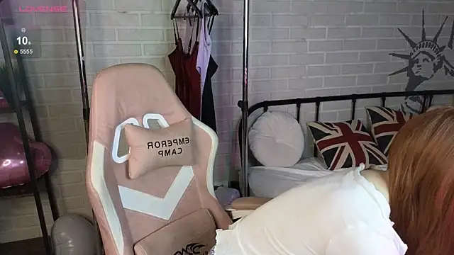 Snapshot of Ginger_Kristin chatting on 11.29.25 Ginger Kristin online show from 11.29.25