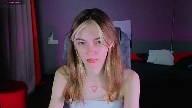 MILLIE MUR online show from 01.11.26