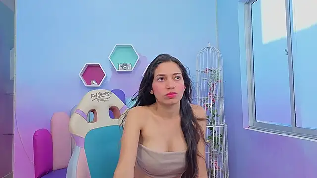 Snapshot of KateSkinny chatting on 12.19.25 KateSkinny online show from 12.19.25