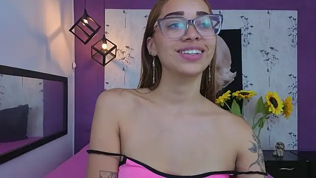 Snapshot of Antonella_mc chatting on 05.06.26 Antonella mc online show from 05.06.26