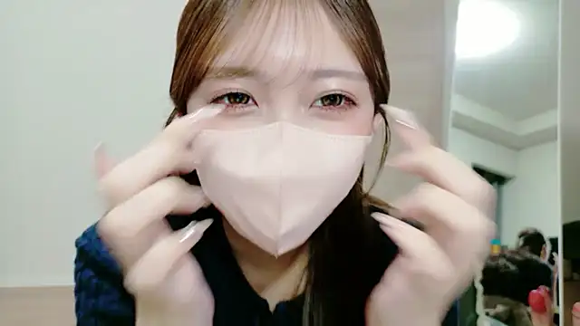 Snapshot of alicechan_v chatting on 06.30.26 alicechan v online show from 06.30.26
