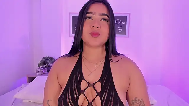 Snapshot of alejandrarojas_ chatting on 04.20.26 alejandrarojas online show from 04.20.26