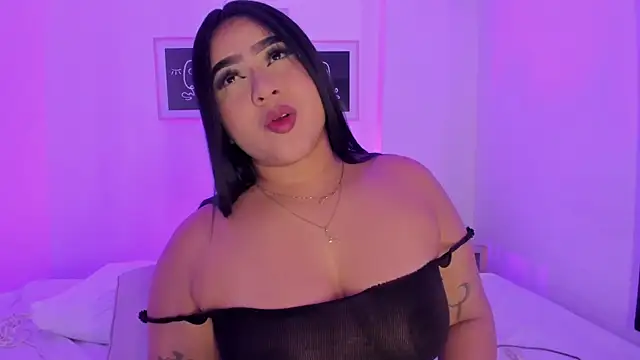 Snapshot of alejandrarojas_ chatting on 04.24.26 alejandrarojas online show from 04.24.26