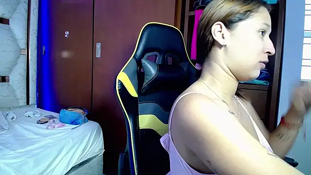 Couple wildd  online show from 12.21.25