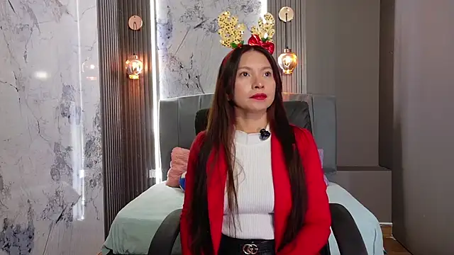 Snapshot of Cloe16_ chatting on 12.18.25 Cloe16 online show from 12.18.25