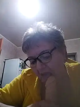 Snapshot of MillanaOcean chatting on 11.30.25 MillanaOcean online show from 11.30.25