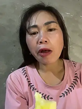 Snapshot of meganmeo chatting on 12.23.25 meganmeo online show from 12.23.25