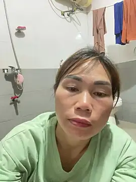 Snapshot of meganmeo chatting on 05.18.26 meganmeo online show from 05.18.26