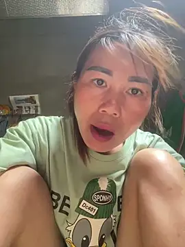 Snapshot of meganmeo chatting on 05.19.26 meganmeo online show from 05.19.26