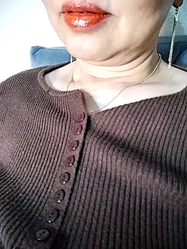 LisantLy online show from 11.25.25