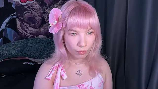 Snapshot of LolaDollyMur chatting on 12.21.25 LolaDollyMur online show from 12.21.25