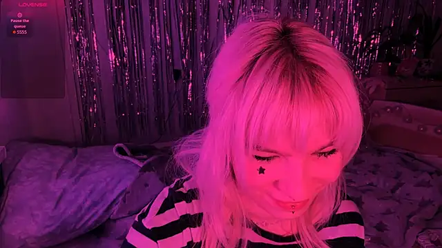 Snapshot of LolaDollyMur chatting on 01.07.26 LolaDollyMur online show from 01.07.26