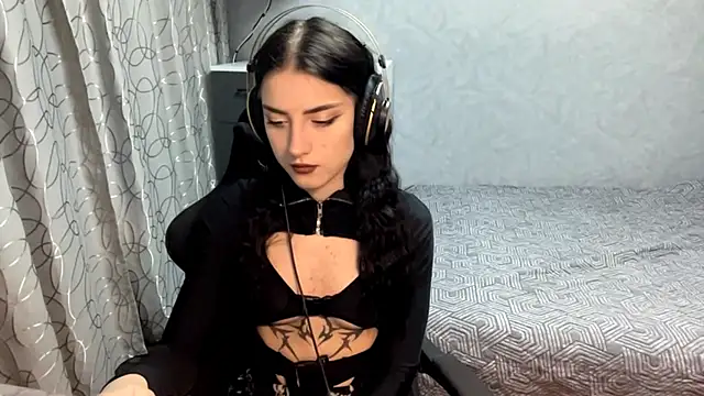 Snapshot of Meowluly chatting on 11.24.25 Meowluly online show from 11.24.25