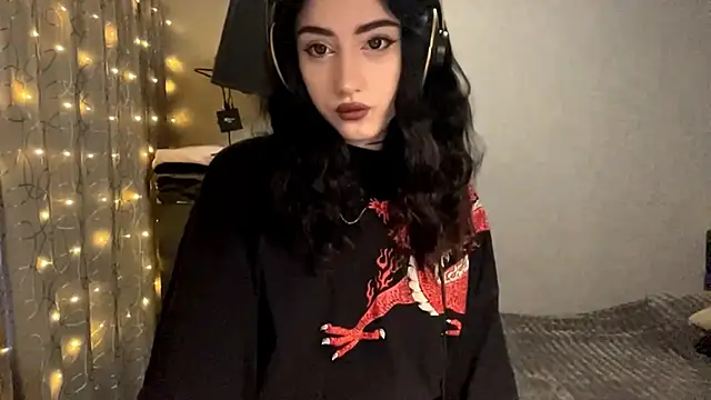 Snapshot of Meowluly chatting on 12.15.25 Meowluly online show from 12.15.25