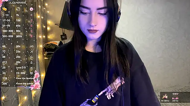 Snapshot of Meowluly chatting on 12.22.25 Meowluly online show from 12.22.25