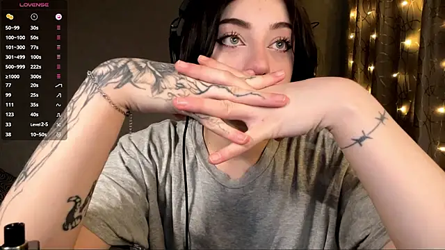 Snapshot of Meowluly chatting on 02.02.26 Meowluly online show from 02.02.26