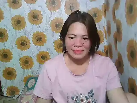 Snapshot of Smilinglovely chatting on 01.06.26 Smilinglovely online show from 01.06.26