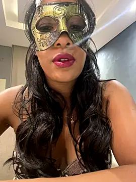 Snapshot of LunnaMaska chatting on 12.21.25 LunnaMaska online show from 12.21.25