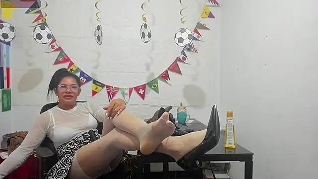 Snapshot of Miss_clarepocahose chatting on 06.22.26 Miss clarepocahose online show from 06.22.26