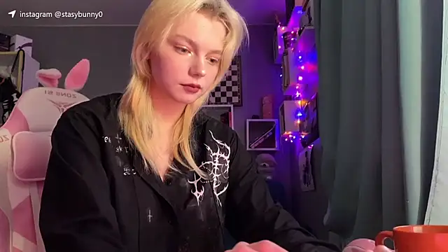 KittyLarva online show from 01.07.26