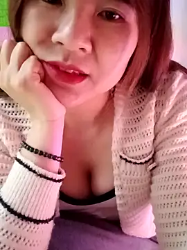 Snapshot of Lily-ross22 chatting on 02.02.26 Lily-ross22 online show from 02.02.26