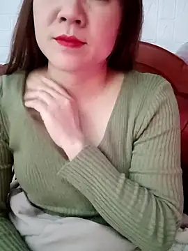 Snapshot of Lily-ross22 chatting on 02.14.26 Lily-ross22 online show from 02.14.26