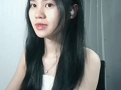 Snapshot of Nunaa18 chatting on 12.02.25 Nunaa18 online show from 12.02.25